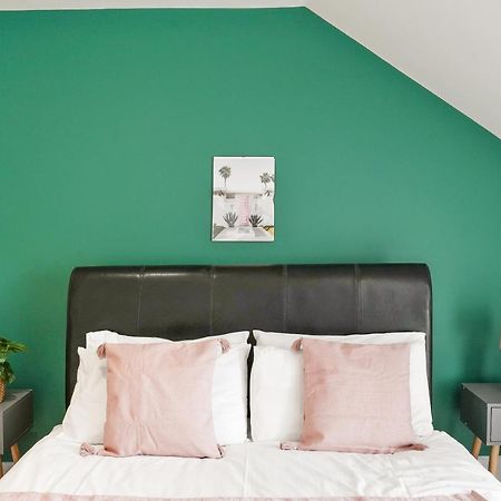 Lovely 4 Bed With Ensuite Free Wifi Off Street Parking In Sutton Morden (Greater London) Exterior photo