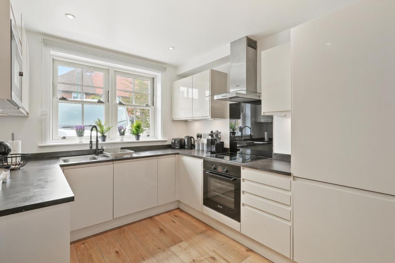 Lovely 4 Bed With Ensuite Free Wifi Off Street Parking In Sutton Morden (Greater London) Exterior photo