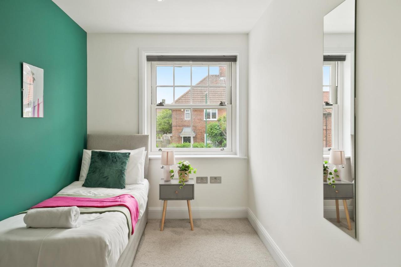 Lovely 4 Bed With Ensuite Free Wifi Off Street Parking In Sutton Morden (Greater London) Exterior photo